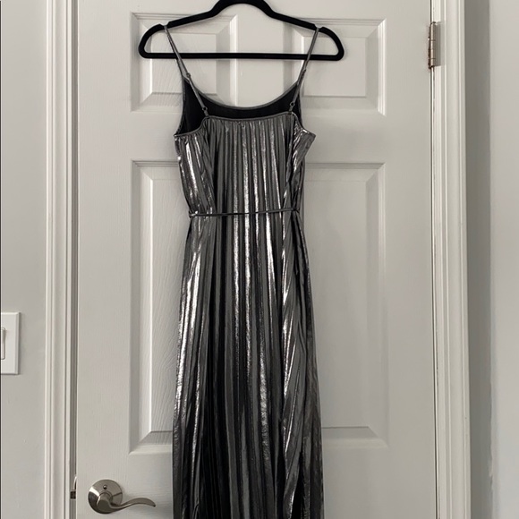 Banana Republic Accordion Maxi Dress - Picture 4 of 5